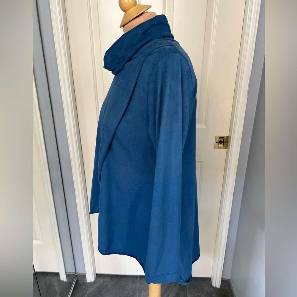 The Pyramid Collection Wrap Front Top - Picture 3 of 7